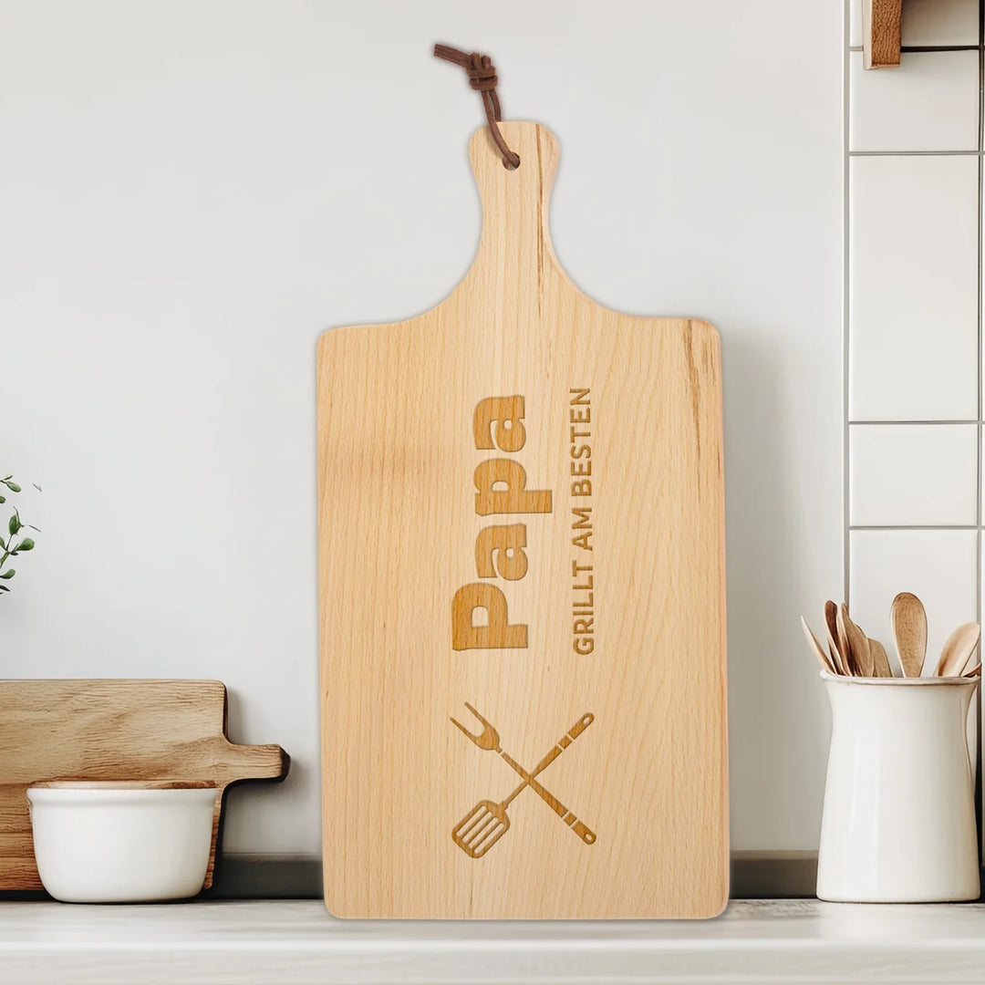 Personalisiertes Schneidebrett "Papa Grillt am besten"