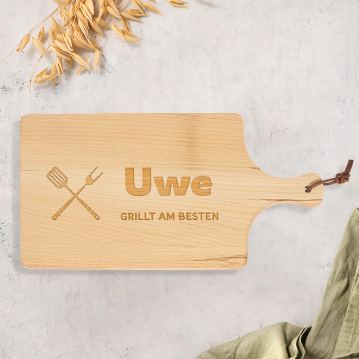 Personalisiertes Schneidebrett "Papa Grillt am besten"