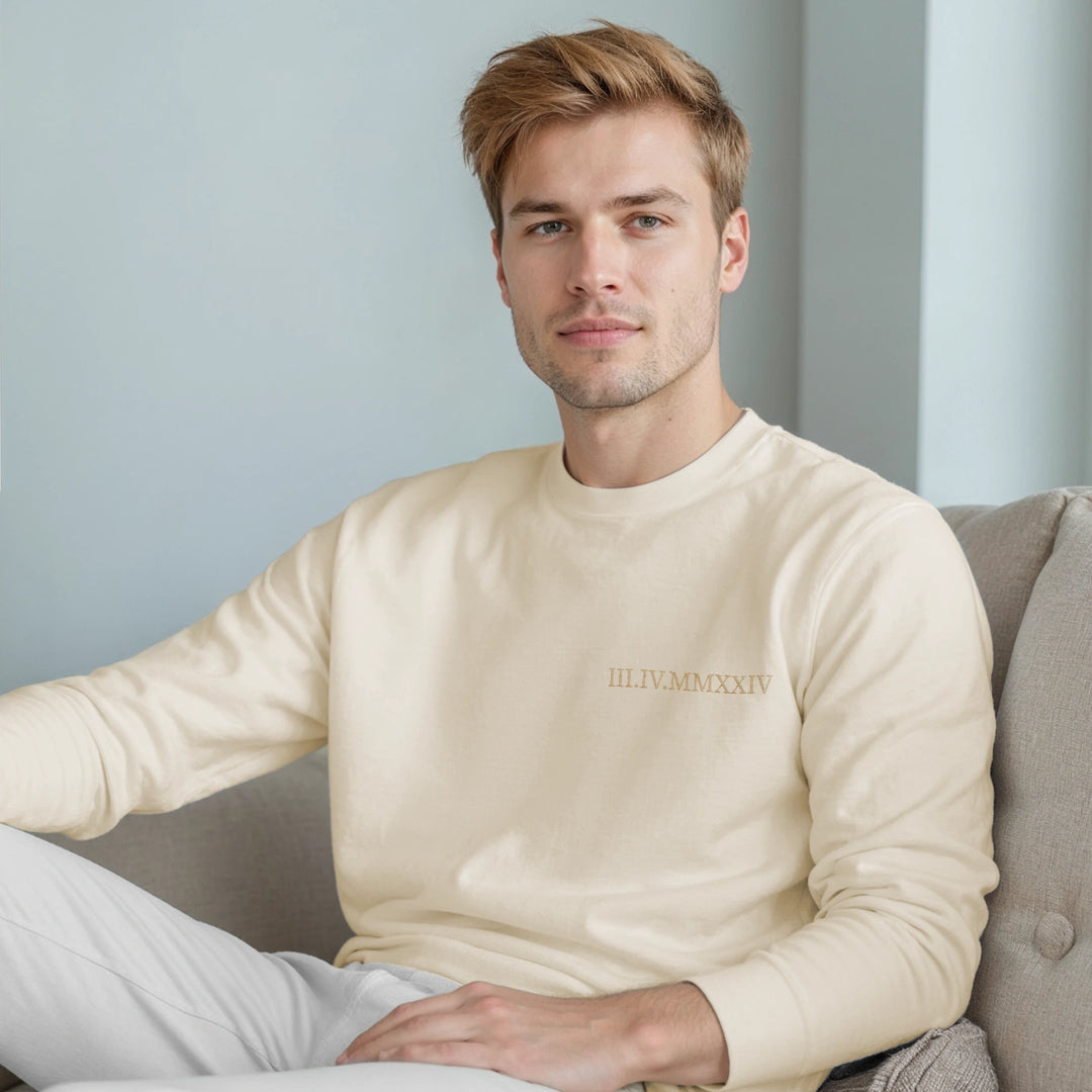 Personalisierter Sweater bestickt "Römisches Datum”