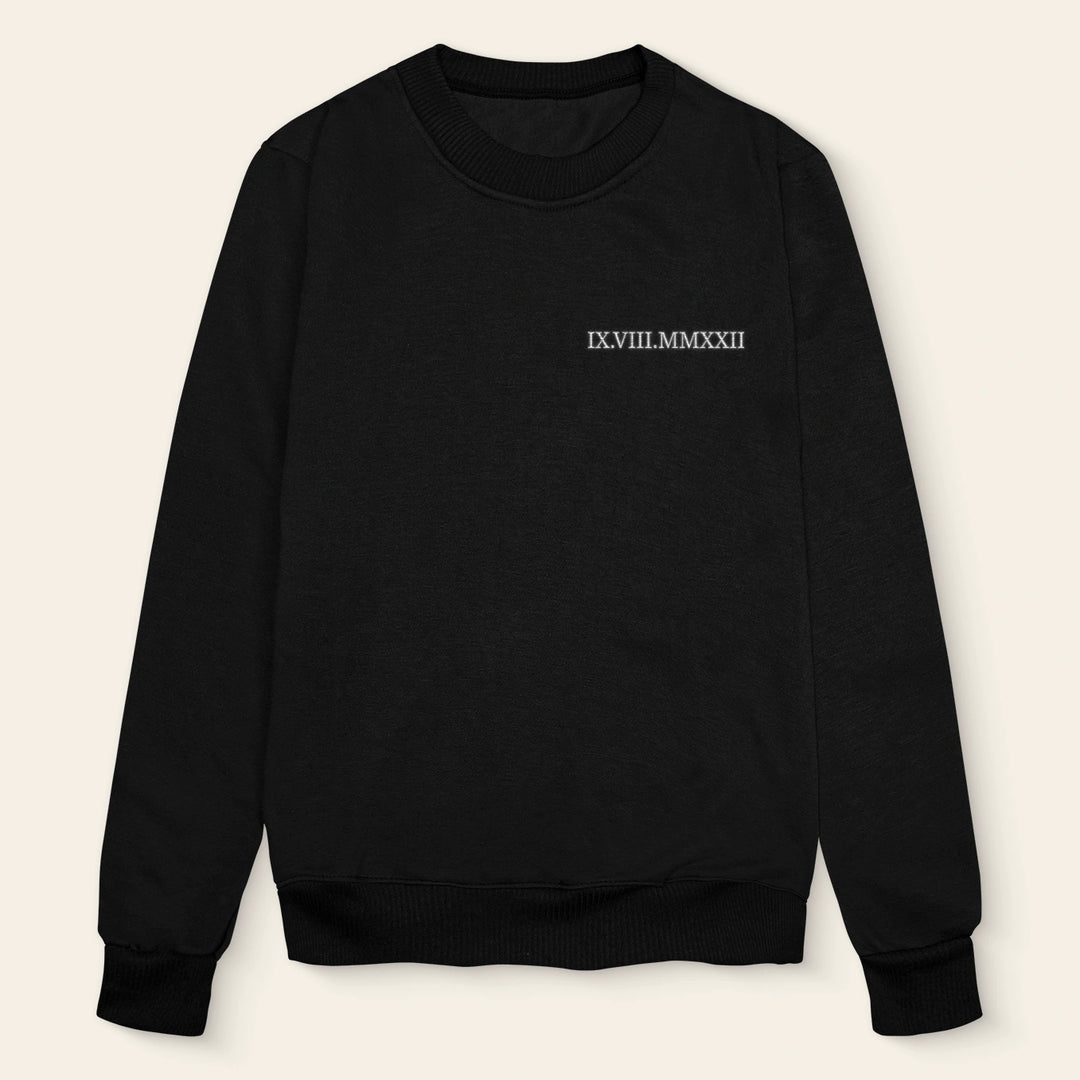 Personalisierter Sweater bestickt "Römisches Datum”