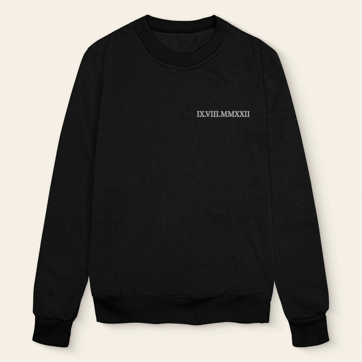 Personalisierter Sweater bestickt "Römisches Datum”