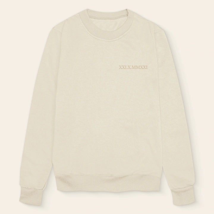 Personalisierter Sweater bestickt "Römisches Datum”