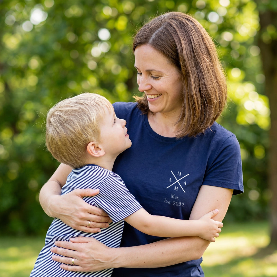 Personalisiertes T-Shirt "MAMA"