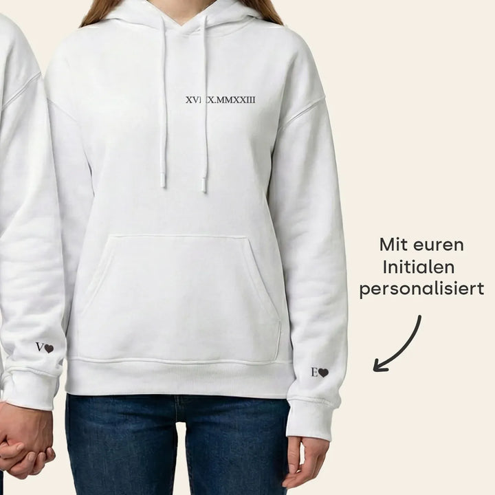 Personalisierte Partnerlook Hoodies "Römisches Datum" (mit Ärmeldruck)