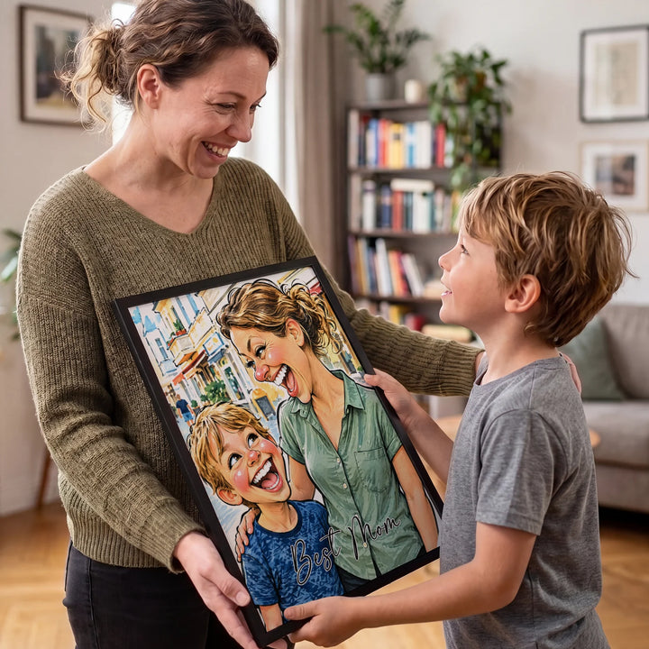 Mama und Sohn halten das Sketch-Poster mit Schriftzug Best Mom