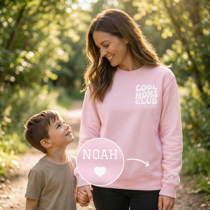 Personalisierter Sweater "Cool Moms Club" mit Ärmeldruck