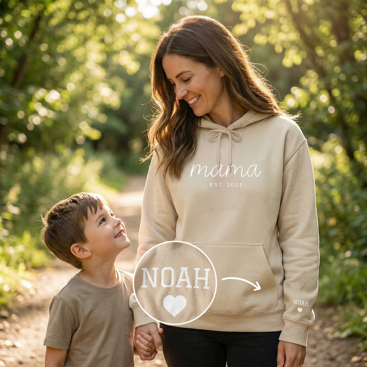 Personalisierter Hoodie "Mama Herz" mit Ärmeldruck