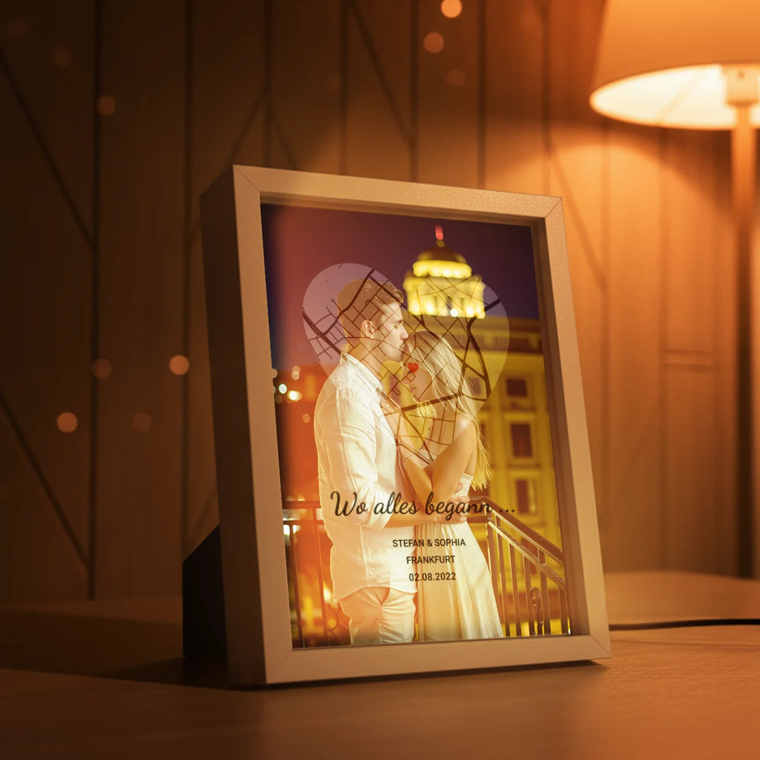 LED Bilderrahmen mit personalisiertem Bild "Wo alles begann"