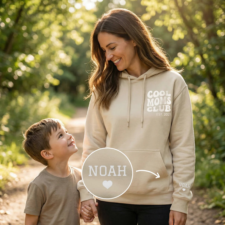 Personalisierter Hoodie “Cool Moms Club” mit Ärmeldruck