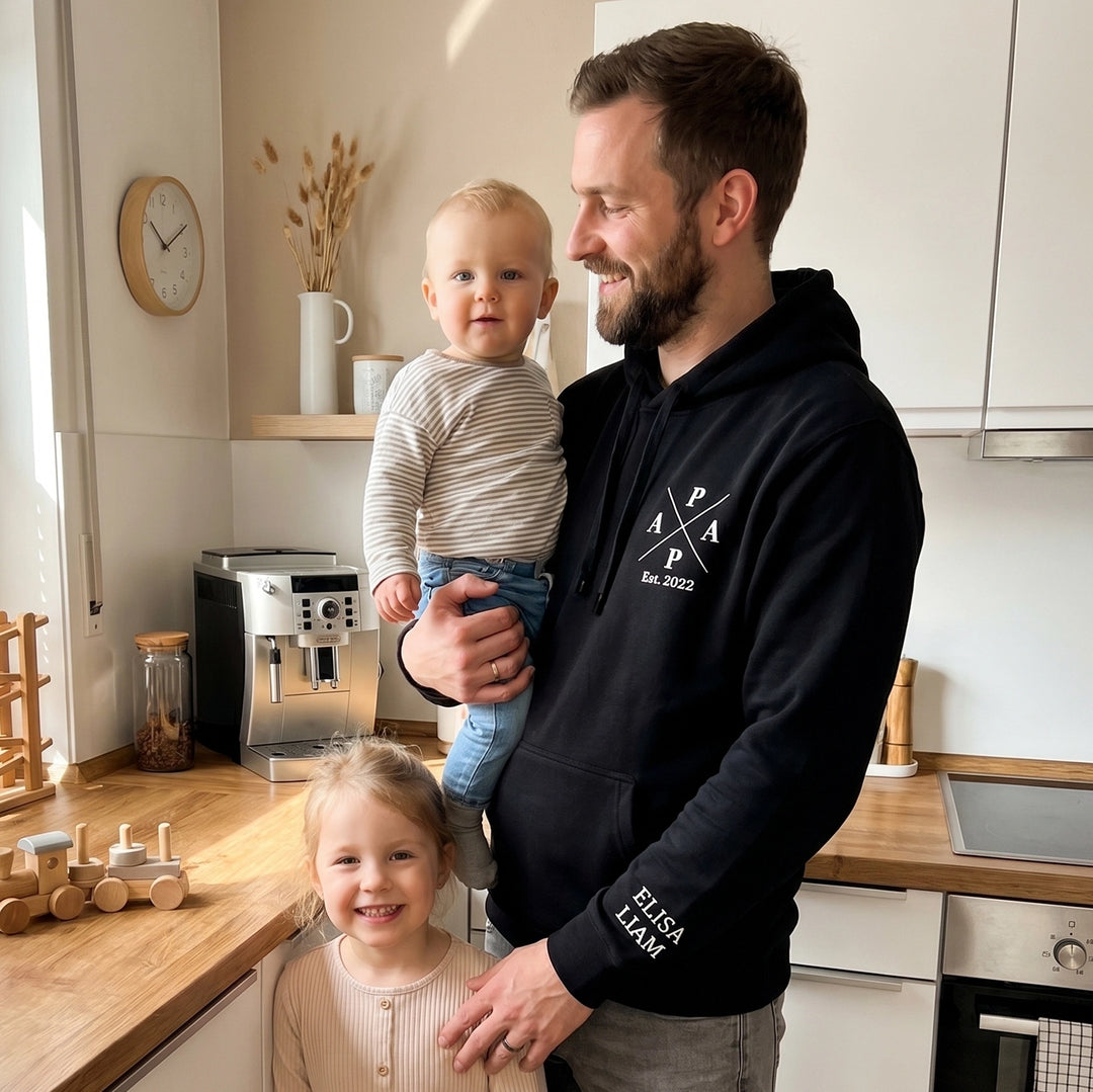 Personalisierter Hoodie "PAPA Cross" mit Ärmeldruck