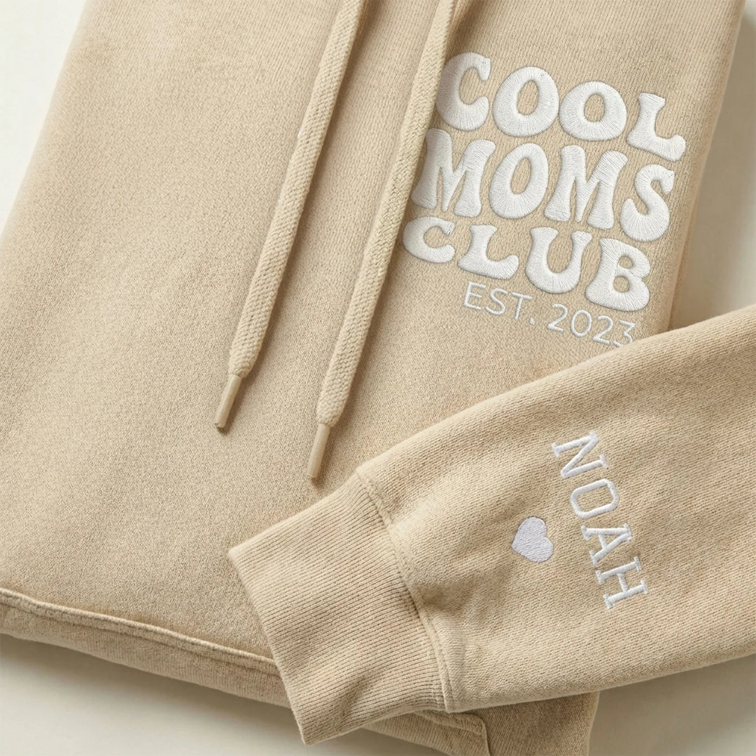 Personalisierter Hoodie bestickt "Cool Moms Club"