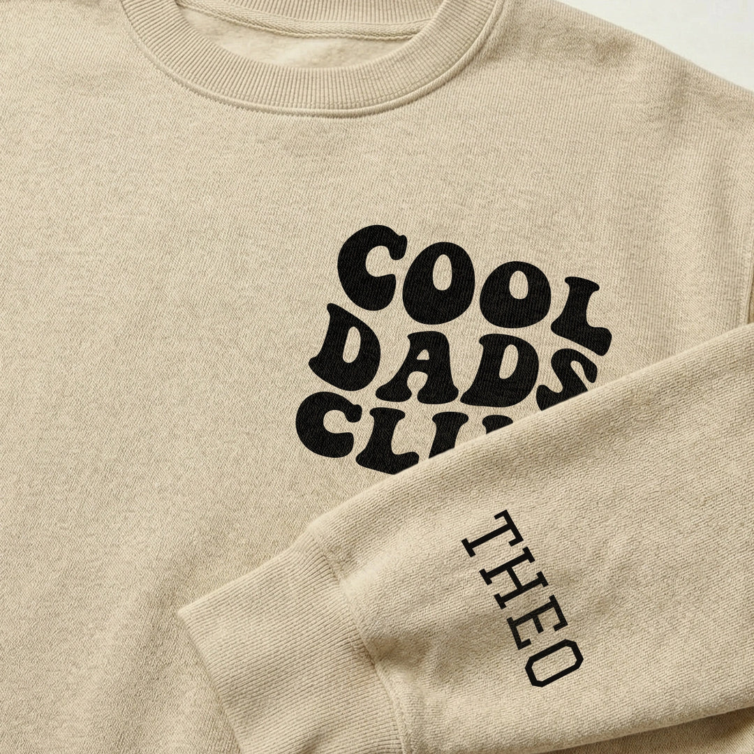 Personalisierter Sweater "Cool Dads Club" mit Ärmeldruck