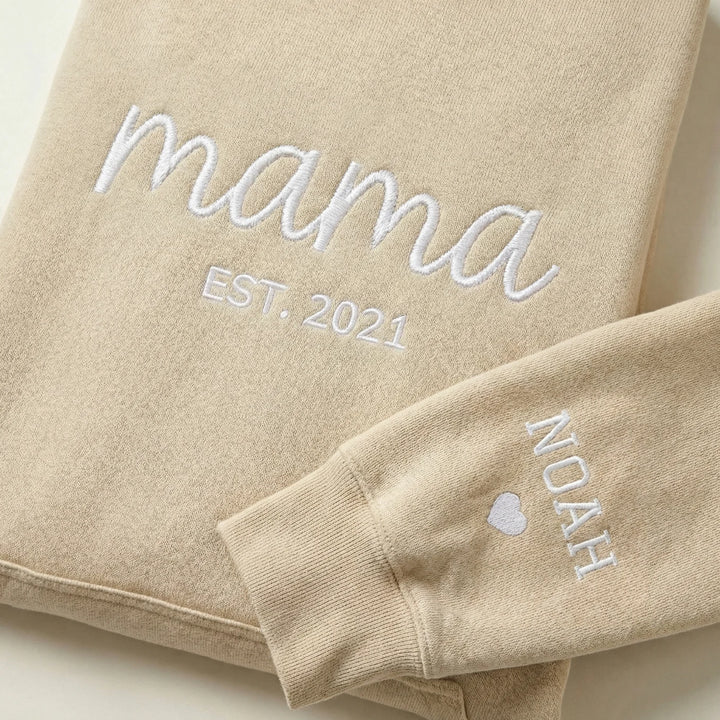 Personalisierter Hoodie bestickt "Mama Herz"