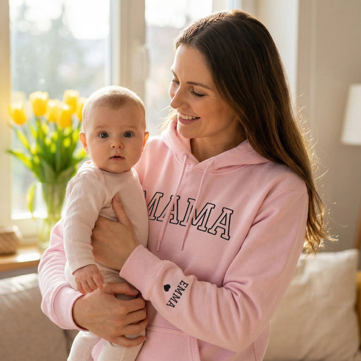 Personalisierter Hoodie bestickt "Mama"