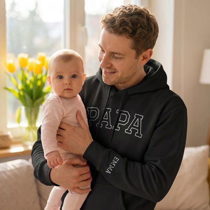 Personalisierter Hoodie "PAPA" mit Ärmeldruck