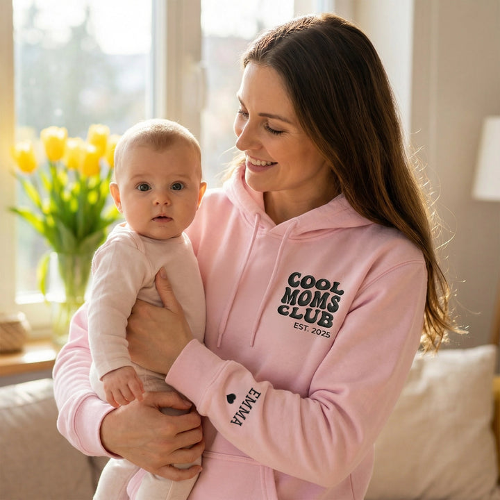 Personalisierter Hoodie bestickt "Cool Moms Club"