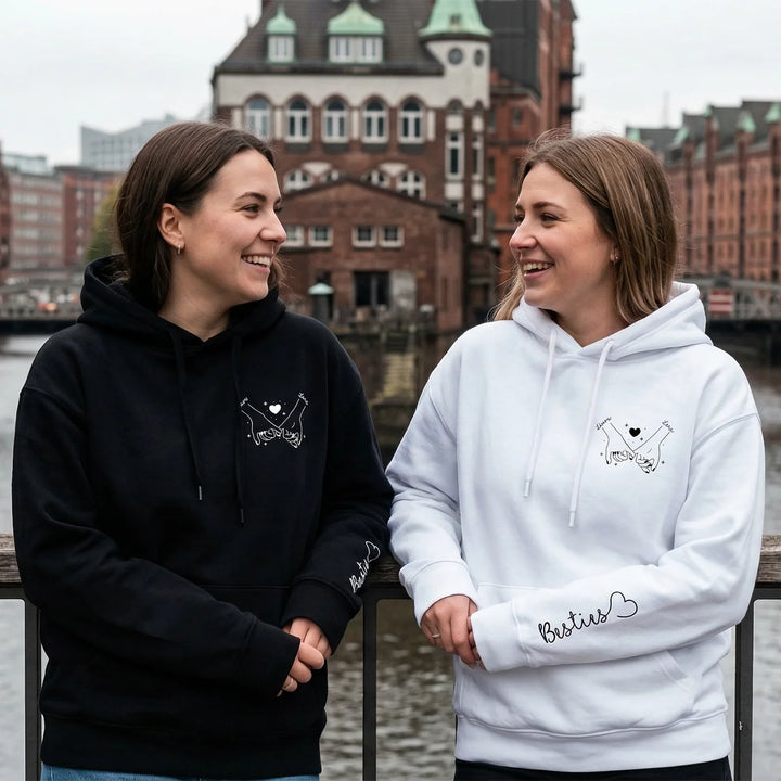 Personalisierte Partnerlook Hoodies “Besties” (mit Ärmeldruck)