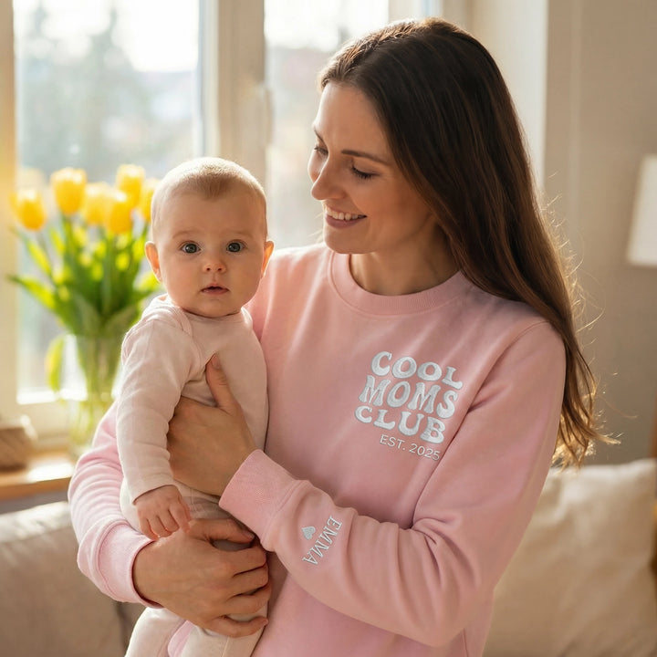 Personalisierter Sweater bestickt "Cool Moms Club"