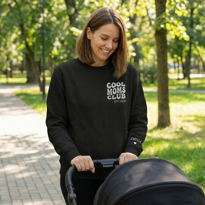 Personalisierter Sweater bestickt "Cool Moms Club"