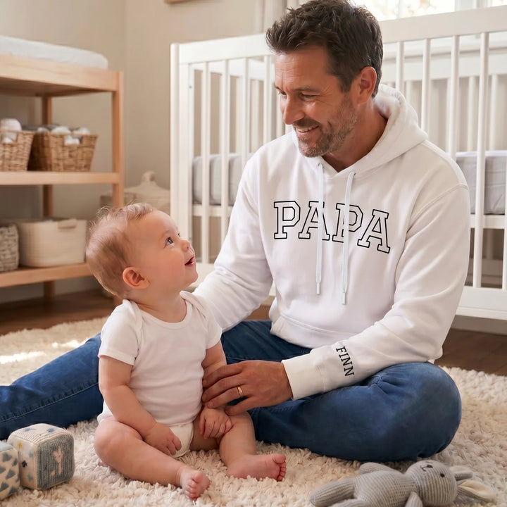 Personalisierter Hoodie "PAPA" mit Ärmeldruck