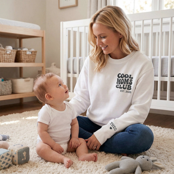 Personalisierter Sweater bestickt "Cool Moms Club"