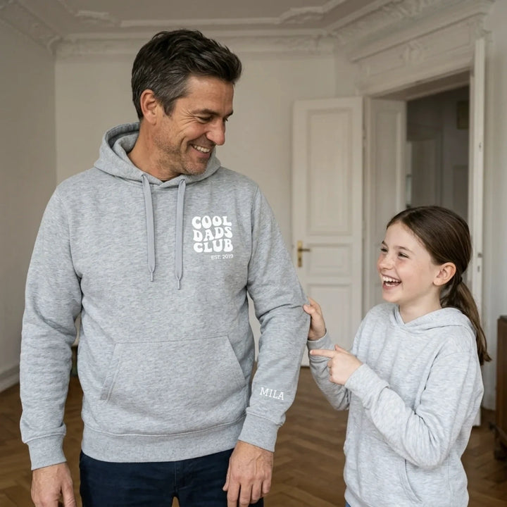 Personalisierter Hoodie "Cool Dads Club" mit Ärmeldruck