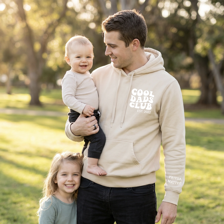 Personalisierter Hoodie "Cool Dads Club" mit Ärmeldruck
