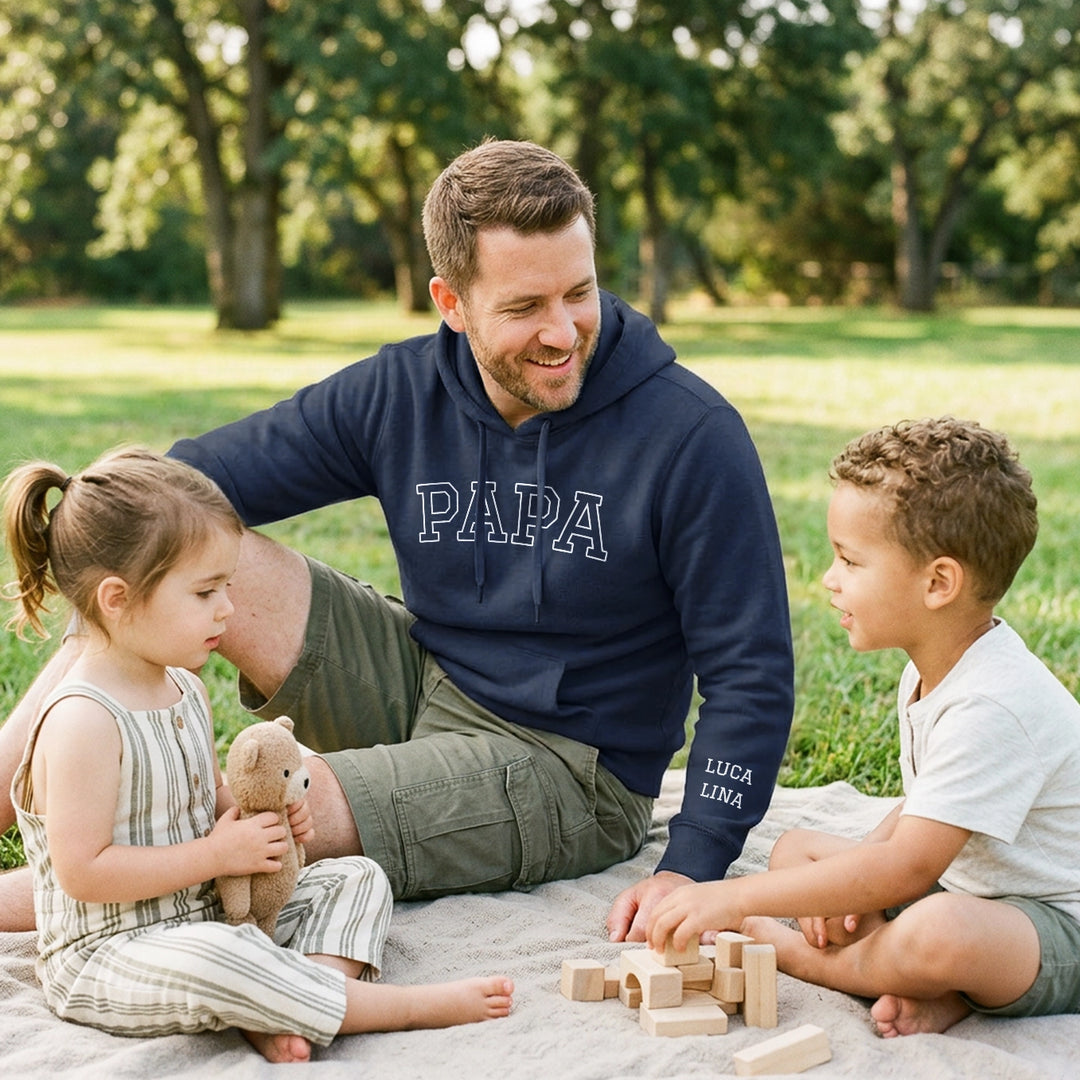 Personalisierter Hoodie "PAPA" mit Ärmeldruck