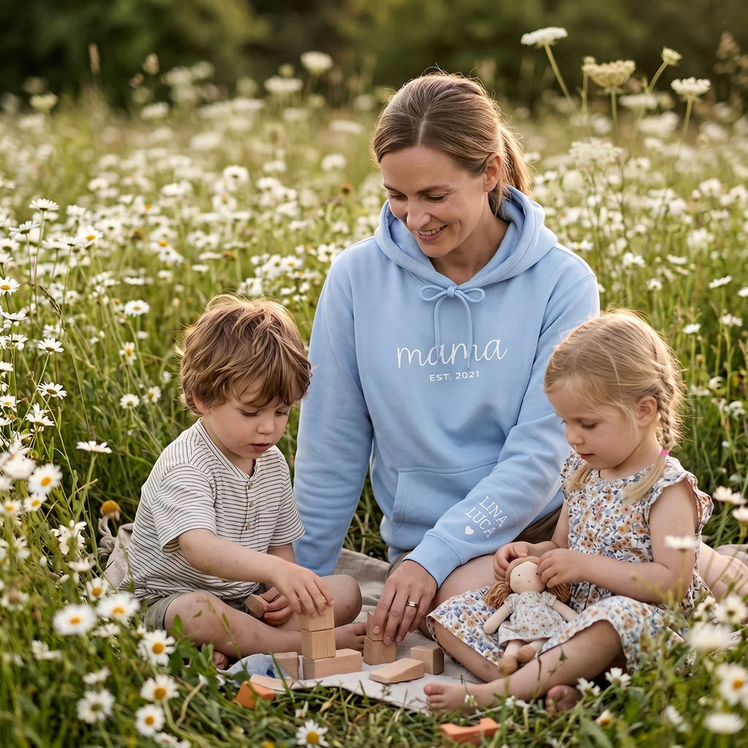 Personalisierter Hoodie "Mama Herz" mit Ärmeldruck