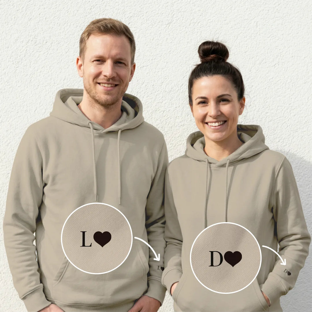Personalisierte Partnerlook Hoodies "Herz & Initialen" (mit Ärmeldruck)