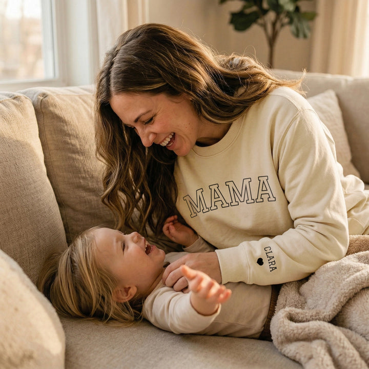 Personalisierter Sweater "MAMA" mit Ärmeldruck
