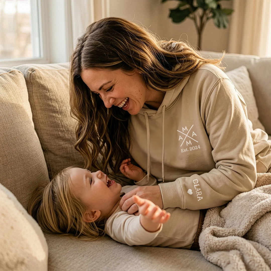 Personalisierter Hoodie "Mama Cross" mit Ärmeldruck