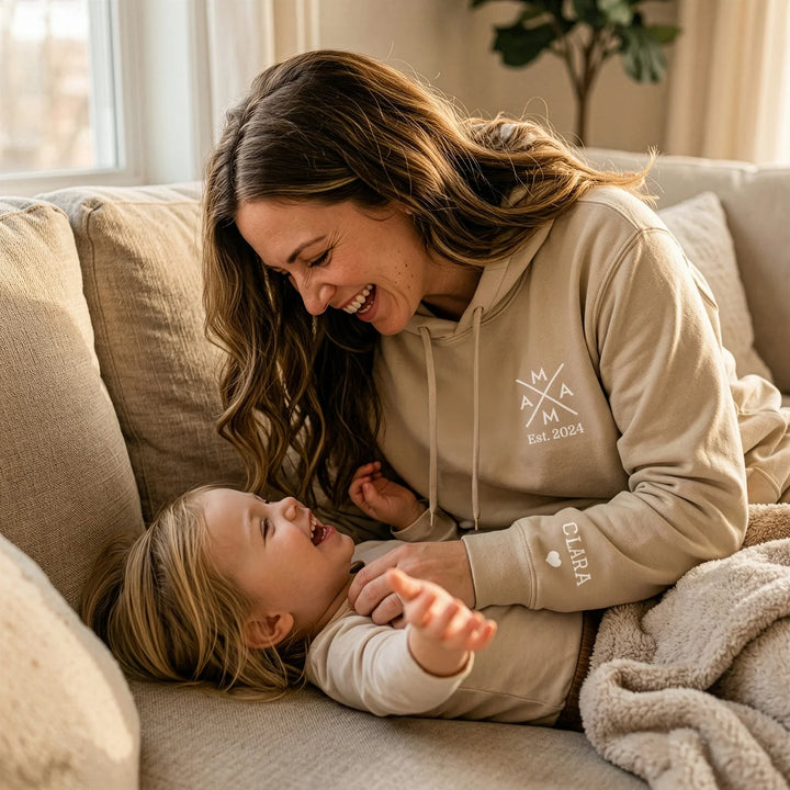 Personalisierter Hoodie "Mama Cross" mit Ärmeldruck