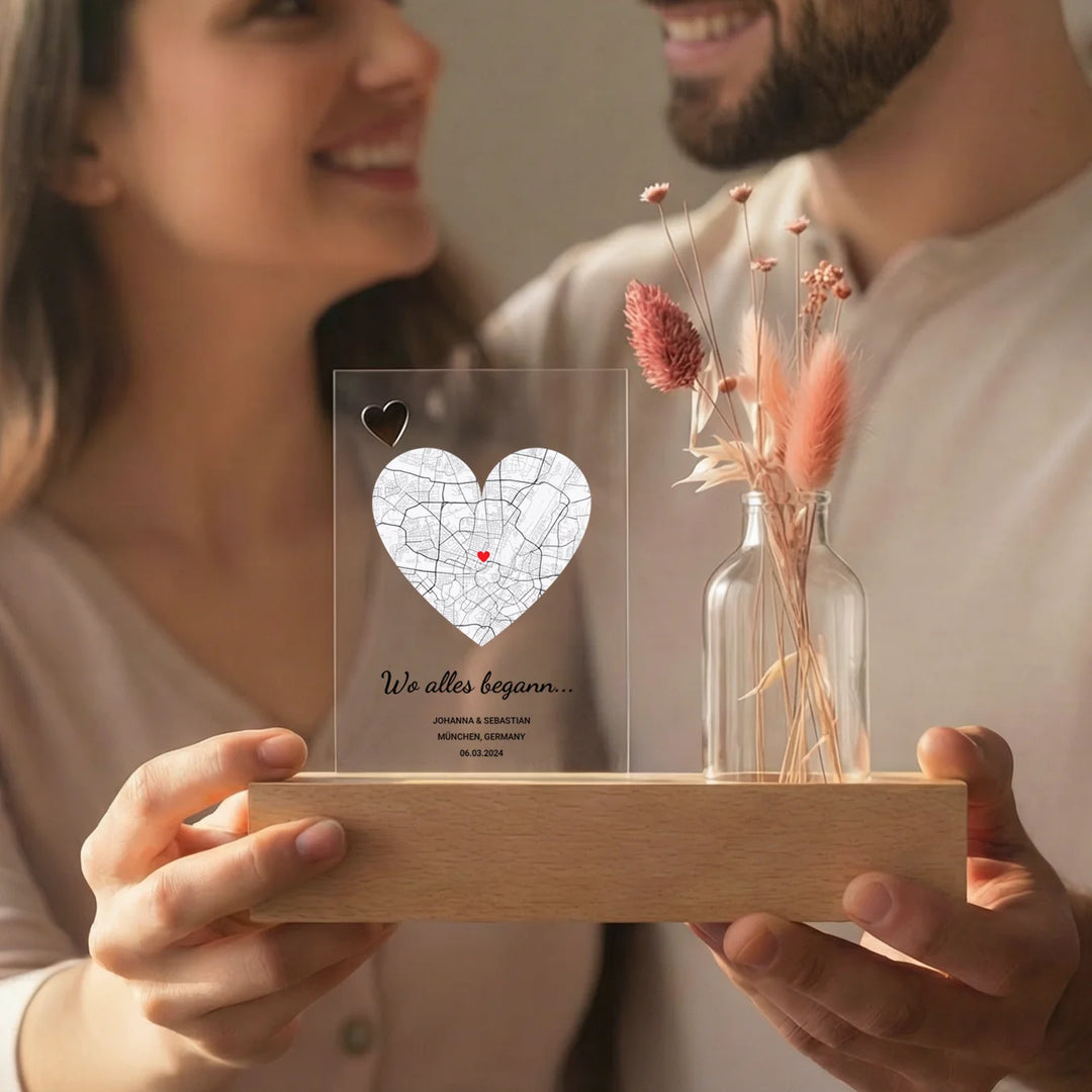 Personalisiertes Acryl-Glas mit Vase und Trockenblumen "Wo alles begann"