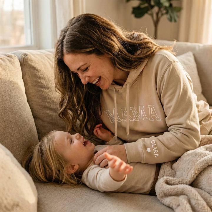 Personalisierter Hoodie "MAMA" mit Ärmeldruck