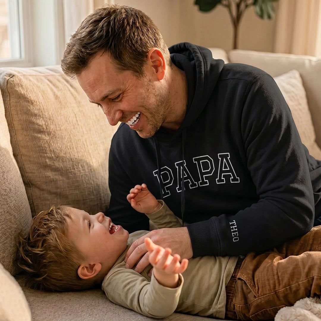 Personalisierter Hoodie "PAPA" mit Ärmeldruck