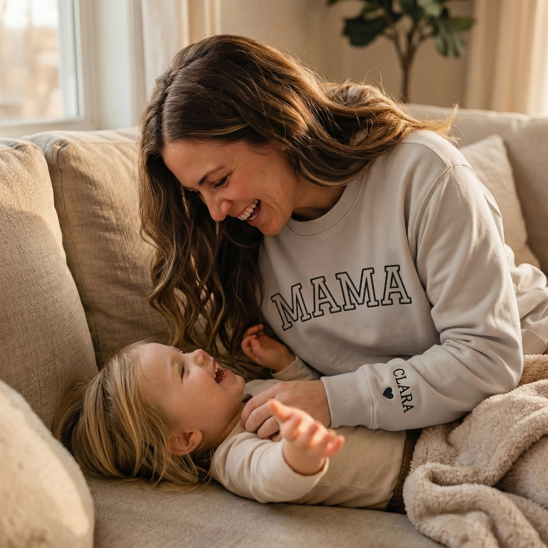 Personalisierter Sweater bestickt "MAMA"
