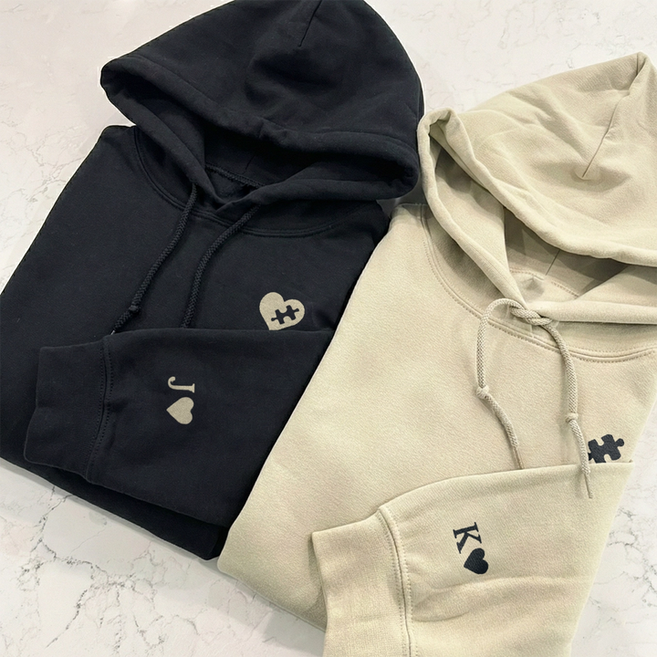 Personalisierte Partnerlook Hoodies "Puzzlestück" (mit Ärmeldruck)