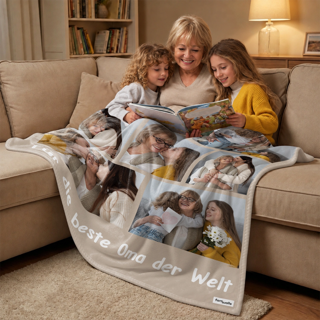 Oma liest mit Enkelinnen unter der Fotodecke „Die beste Oma der Welt“