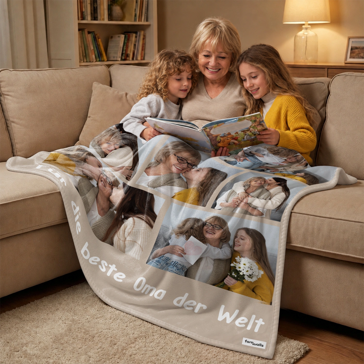 Oma liest mit Enkelinnen unter der Fotodecke „Die beste Oma der Welt“
