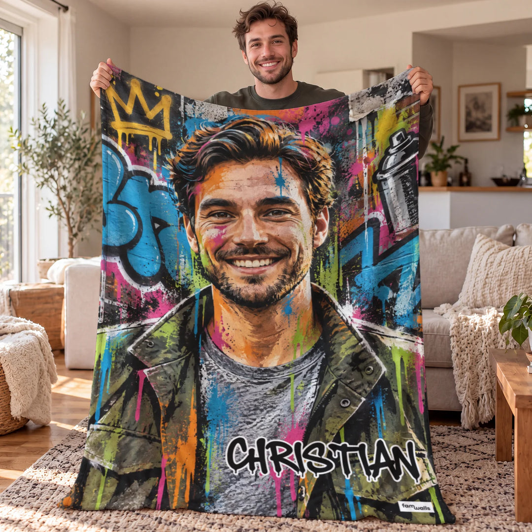 Personalisierte Decke „Street Graffiti“ als Geschenk: dein Foto als buntes Graffiti-Porträt mit Wunschname, famwalls
