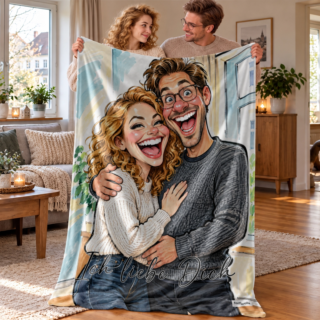 Paar zeigt die Decke mit ihrer gezeichneten Karikatur und dem Text „Ich liebe Dich“ im Wohnzimmer