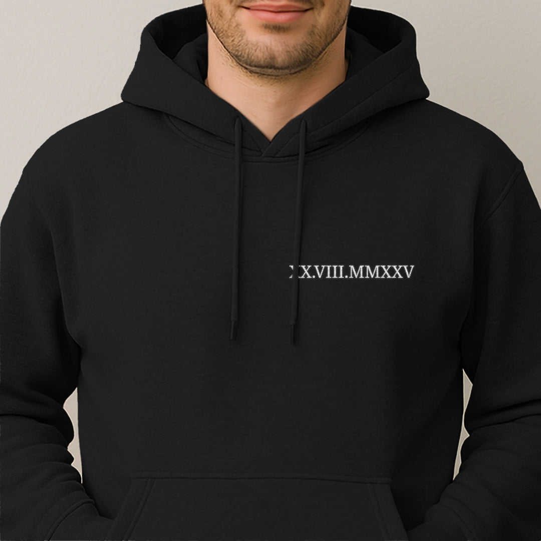 Personalisierter Hoodie bestickt "Römisches Datum”