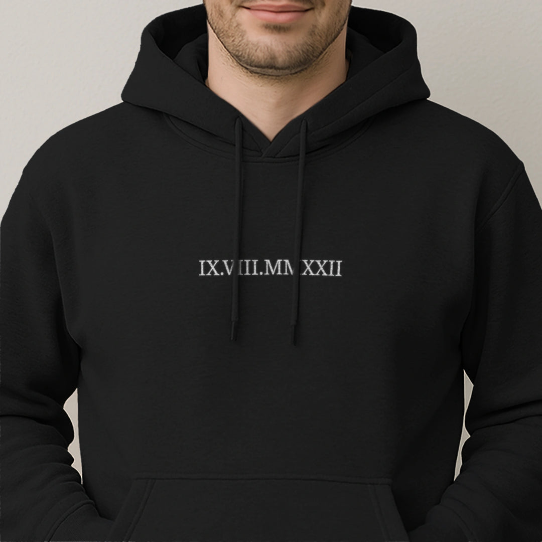 Personalisierter Hoodie bestickt "Römisches Datum"