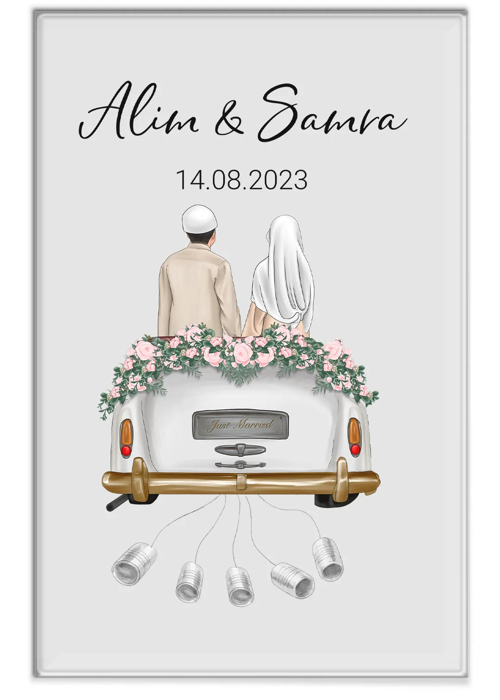 Personalisierte Acryltafel mit muslimischem Brautpaar im Auto, Blumendekoration, Namen und Datum. Elegantes Hochzeitsgeschenk und Geldgeschenk. Stilvolle Illustration für "Just Married" Paar.