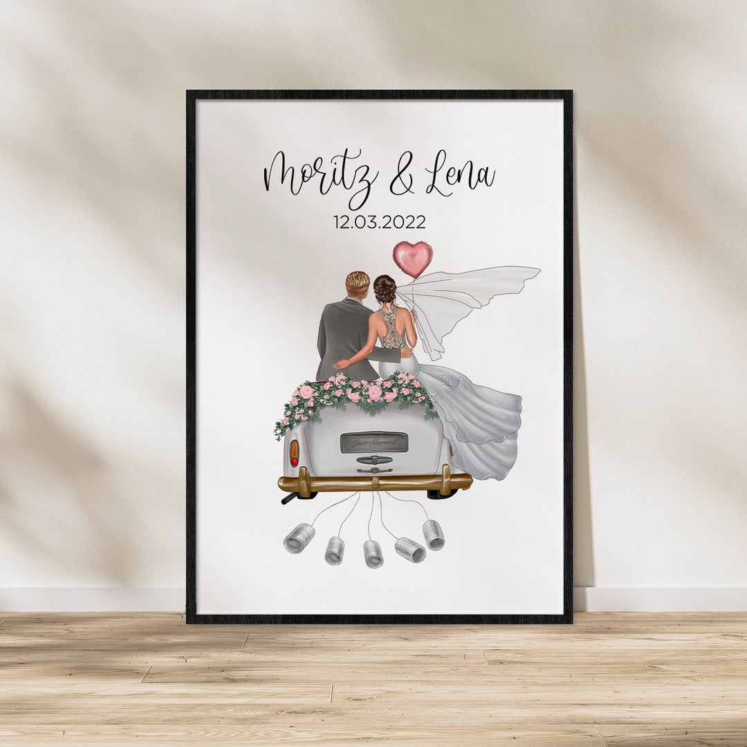 Personalisiertes Hochzeitsposter mit Brautpaar auf Autoanhänger, Blumendekoration, Herz-Luftballon und Datum. Gerahmtes DIN A4 Poster als individuelles Geldgeschenk für Hochzeiten.