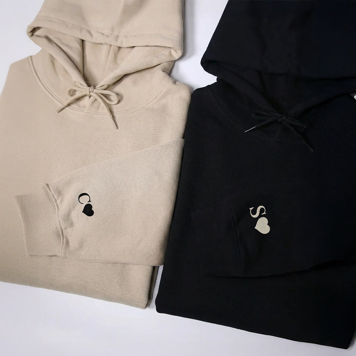Personalisierte Partner-Hoodies "Herz & Initialen"